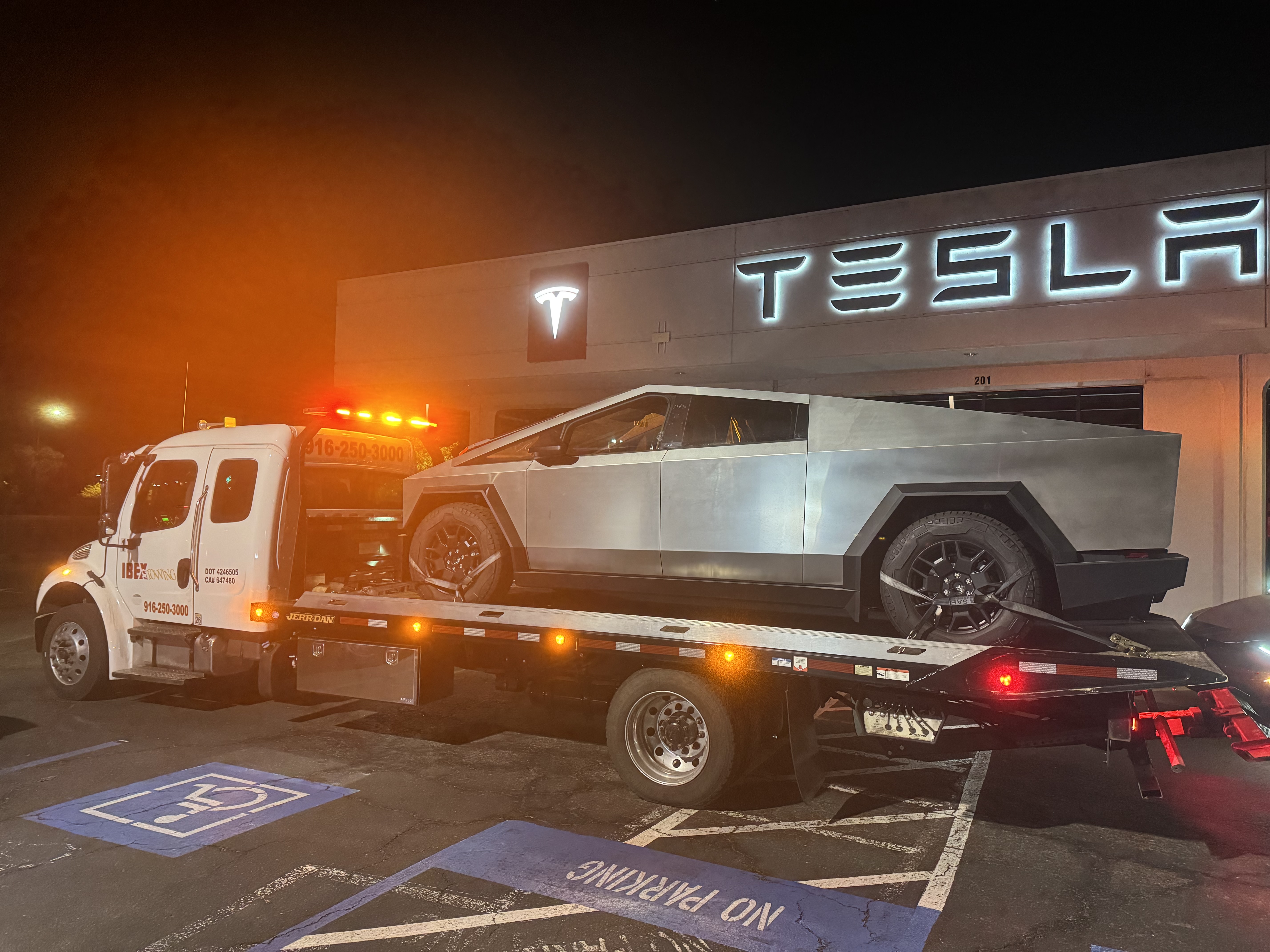 Tow Truck Image